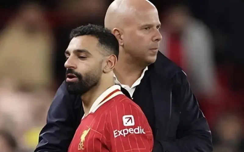 مدرب فاقد الثقة.. أحمد عبد الباسط ينتقد أرني سلوت بسبب محمد صلاح